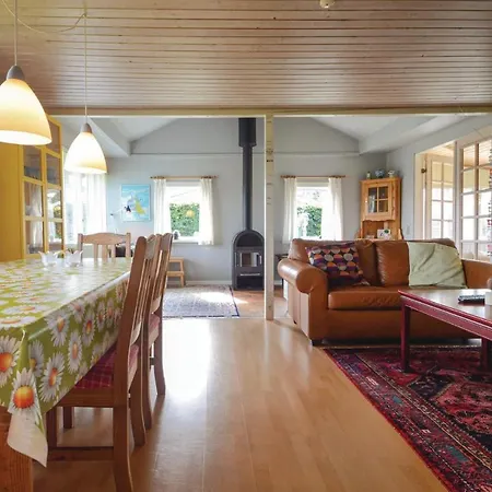 Amazing In W/ 2 Bedrooms Feriehus *