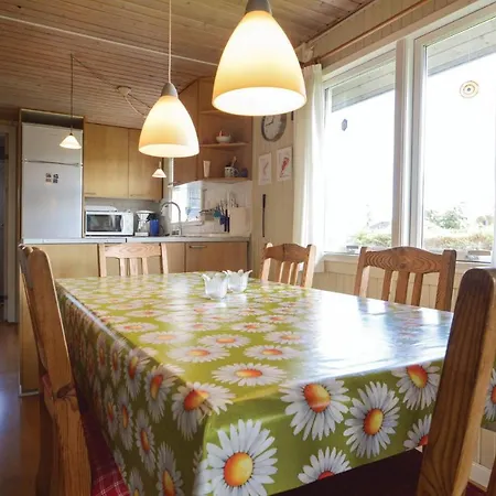 Amazing In W/ 2 Bedrooms Feriehus *