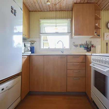 Feriehus Amazing In W/ 2 Bedrooms *